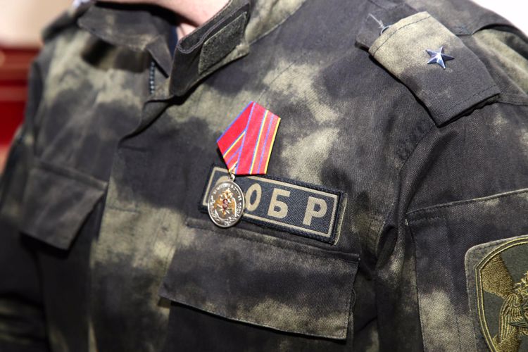 В Челябинске в честь празднования 27-летия СОБР «Кречет» наградили отличившихся сотрудников