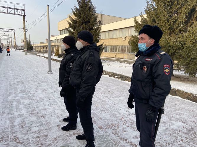 В Челябинске при содействии ОМОН (на транспорте) задержаны двое подозреваемых в незаконном хранении психотропного вещества