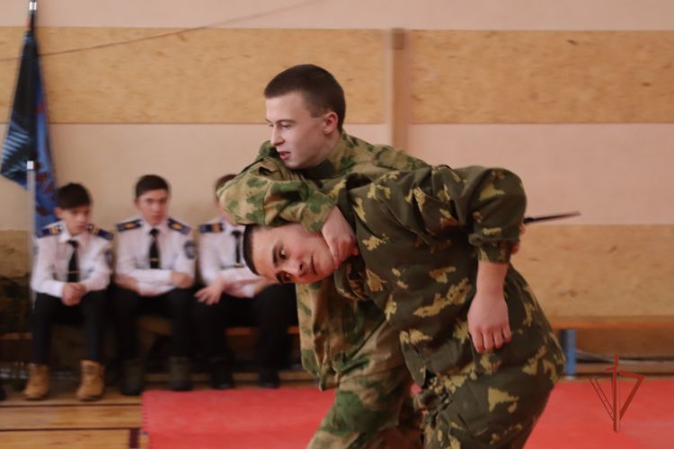 Воспитанники военно-патриотического клуба прошли испытания на право ношения краповой тельняшки и шеврона