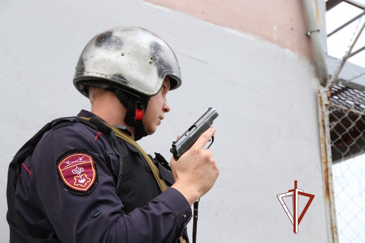 В Еманжелинске сотрудники Росгвардии задержали подозреваемого в краже денег с пункта металлоприема