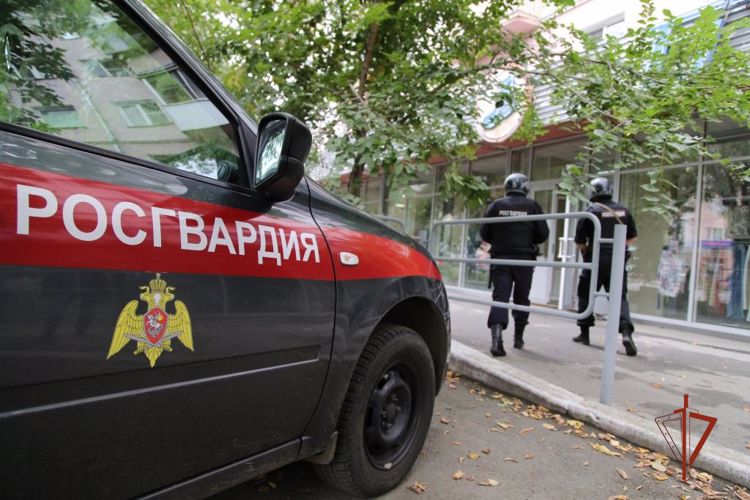 В Челябинске сотрудники Росгвардии задержали подозреваемого в попытке грабежа в отношении прихожанки храма