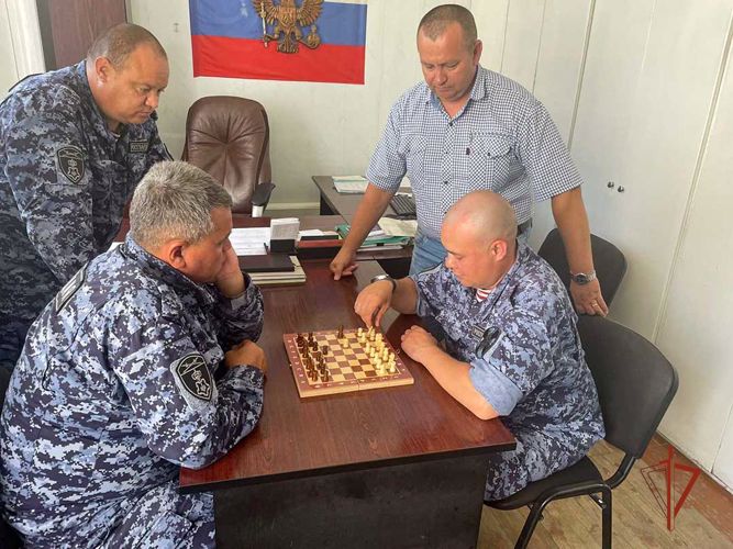В Челябинской области сотрудники Росгвардии провели мини-турниры по шахматам 