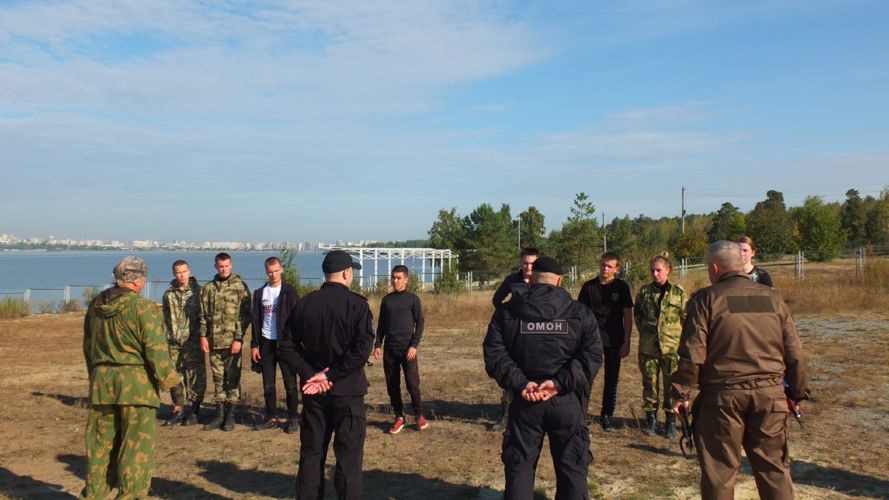 В Челябинске бойцы ОМОН провели спортивное мероприятие для курсантов
