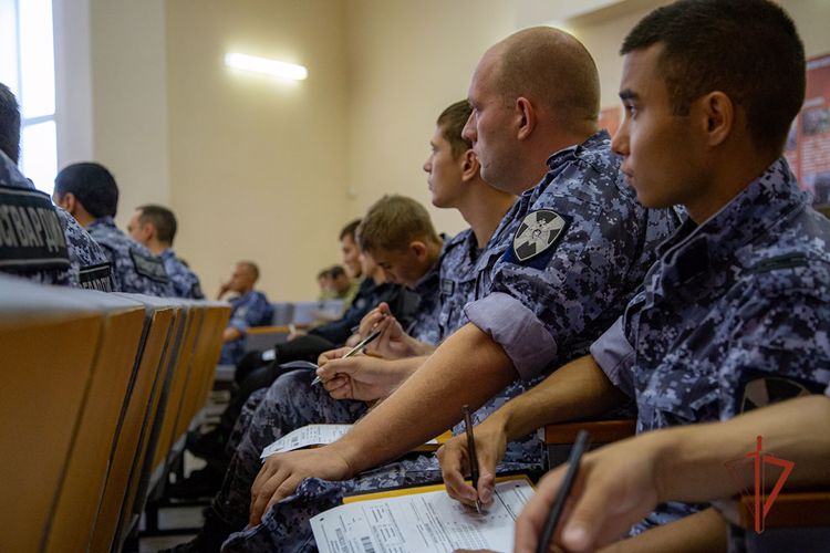 Росгвардейцы Южного Урала написали «Диктант Победы»