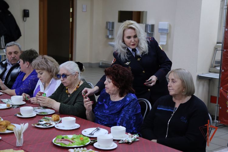 В Челябинске почтили память сотрудников, погибших при исполнении служебного долга