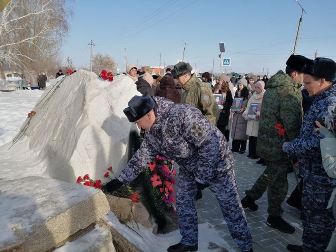 Росгвардейцы приняли участие в мероприятиях, посвященных дню памяти о россиянах, исполнявших служебный долг за пределами Отечества