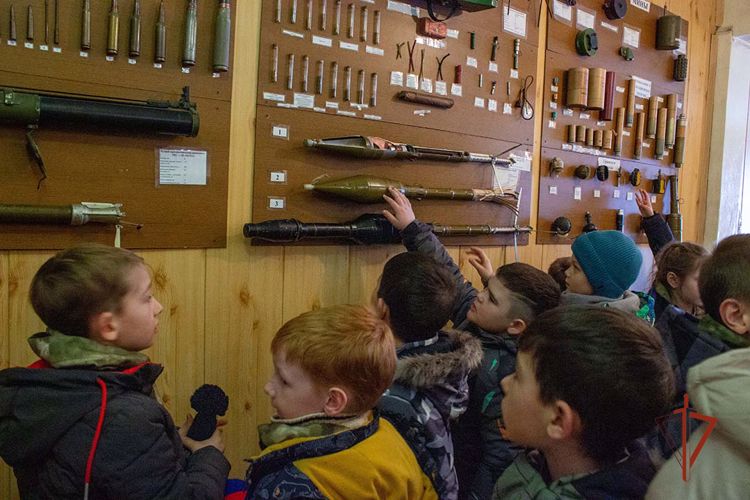 Бойцы челябинского ОМОН «Атом» провели экскурсию для кадетов «Гвардейской смены»