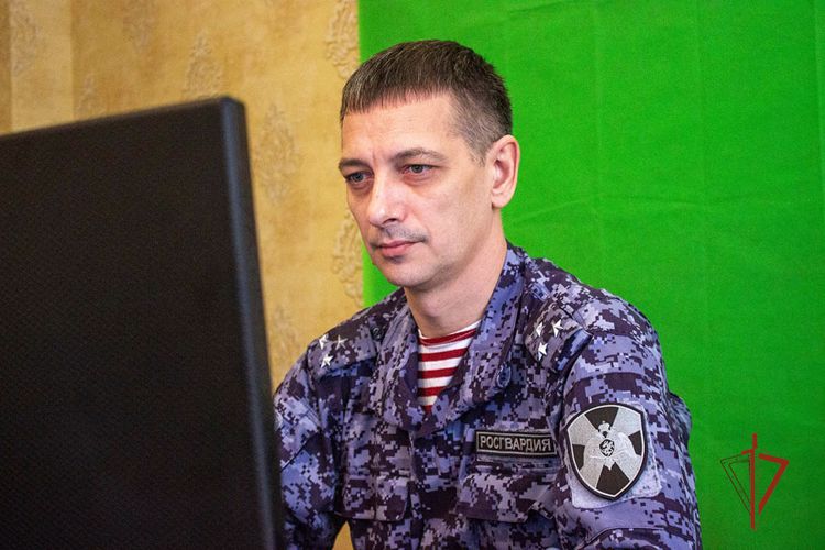 В Челябинске росгвардеец принял участие в «Марафоне профессий», проводимый для обучающихся из шести регионов России