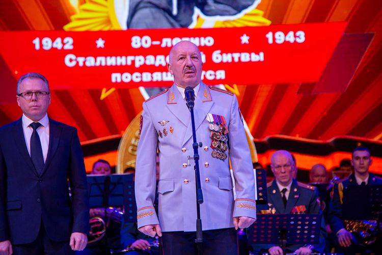 Музыканты сводного оркестра Уральского округа Росгвардии сыграли сюиту А.Хачатуряна в честь 80-летия победы в Сталинградской битве (видео)