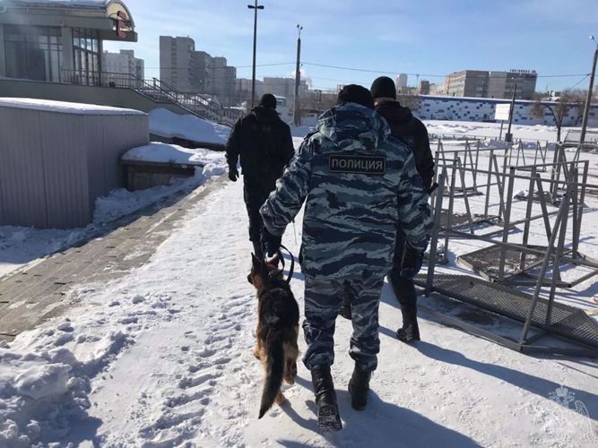 Бойцы ОМОН «Сталь» Росгвардии приняли участие в обеспечении безопасности регионального фестиваль-конкурса «Улица горящих фонарей»