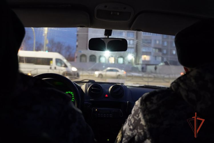 В Челябинске росгвардейцы задержали подозреваемого в причинении лёгкого вреда здоровью 