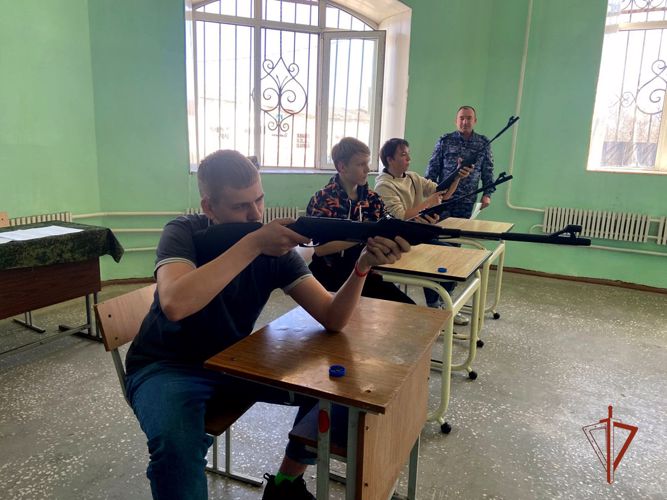 Троицкие росгвардейцы приняли участие в организации открытого первенстве по стрельбе среди школьников и студентов