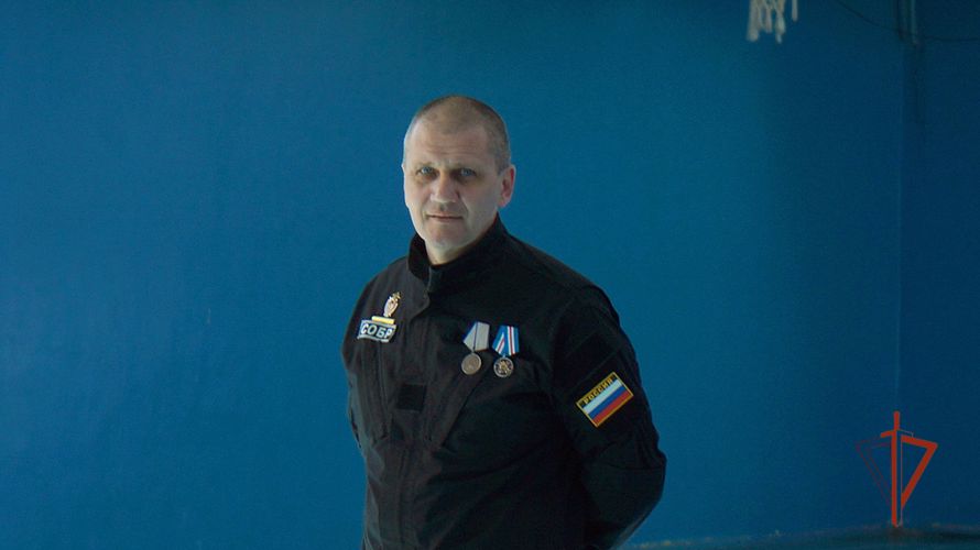 Ветераны СОБР провели этап военизированной эстафеты для учащихся Челябинска