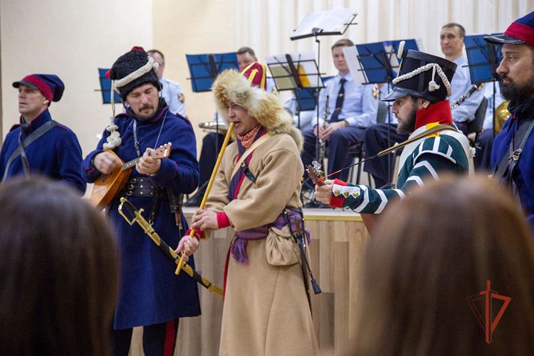 В честь 209-й годовщины взятия Парижа росгвардейцы и известный челябинский художник провели мероприятие для школьников (видео)