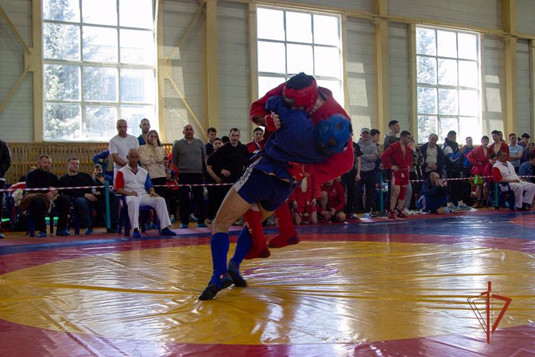 Росгвардеец организовал чемпионат по самбо и боевому самбо в Челябинской области