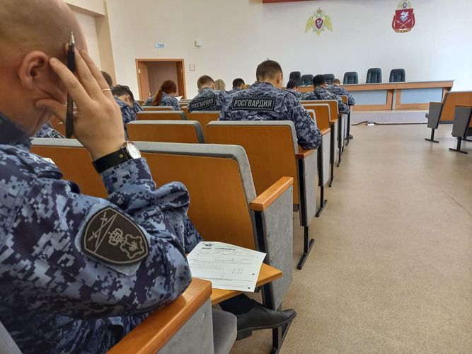 Сотрудники и военнослужащие Росгвардии Южного Урала написали «Диктант Победы»