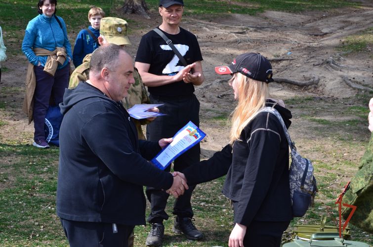В преддверии Дня Победы росгвардейцы совместно с кадетами совершили восхождение на Аракульский Шихан в Челябинской области