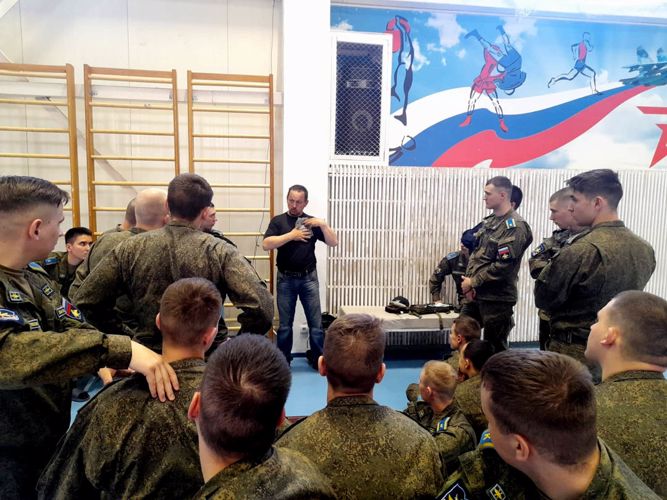 В Челябинске ветераны СОБР провели для курсантов занятия по тактической медицине