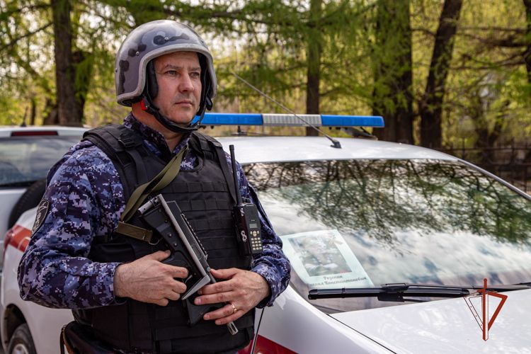 В Челябинске росгвардейцы задержали подозреваемого в грабеже
