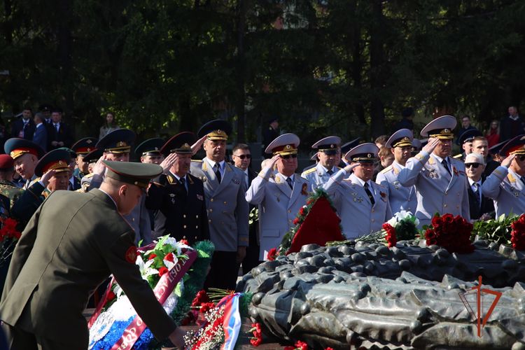 Руководство и личный состав территориального управления Росгвардии  возложили цветы к Вечному огню в Челябинске