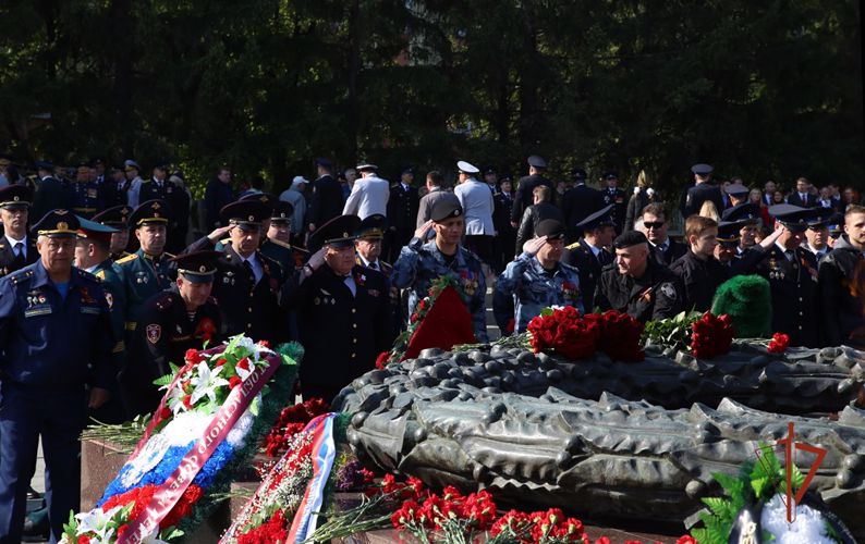 Руководство и личный состав территориального управления Росгвардии  возложили цветы к Вечному огню в Челябинске