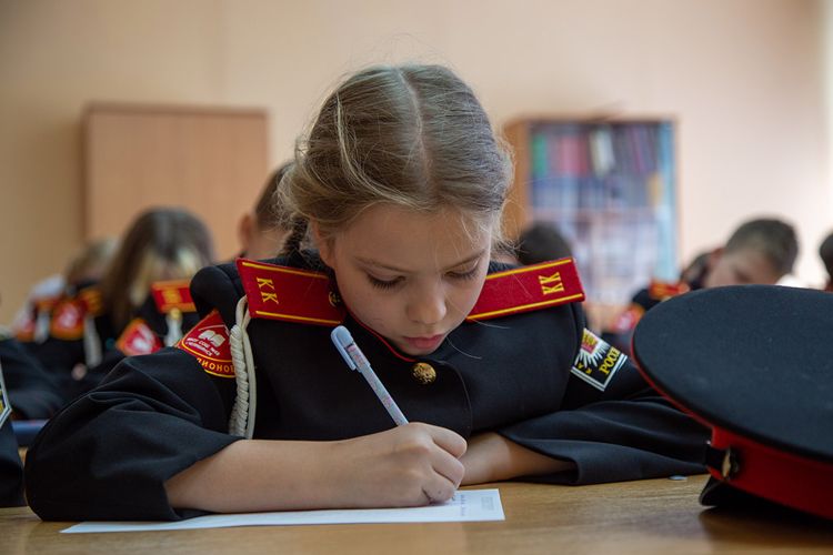 Кадеты подшефной ОМОН «Воин» школы присоединились к акции «Письмо солдату»