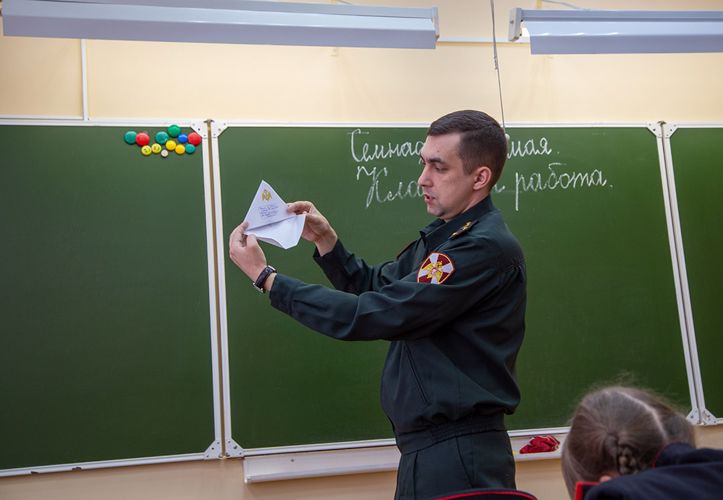 Кадеты подшефной ОМОН «Воин» школы присоединились к акции «Письмо солдату»