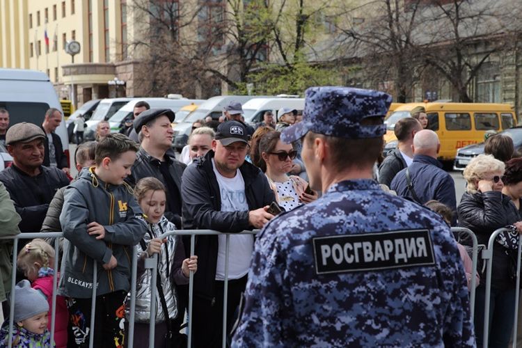 На Южном Урале сотрудники Росгвардии приняли участие в охране общественного порядка в период проведения празднования Дня Победы