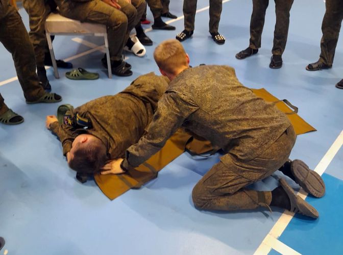 В Челябинске ветераны СОБР провели для курсантов занятия по тактической медицине