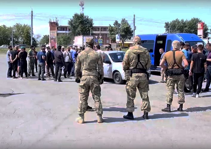 При силовой поддержке ОМОН Росгвардии в Челябинске выявлены нарушители миграционного законодательства