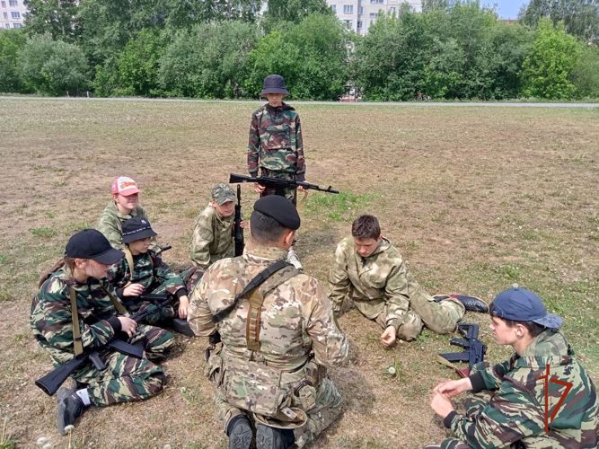 На Южном Урале сотрудники ведомства продолжают проводить мероприятия в рамках акции «Каникулы с Росгвардией»