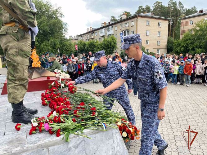 По всему Южному Уралу росгвардейцы принимают участие в мероприятиях ко Дню памяти и скорби 