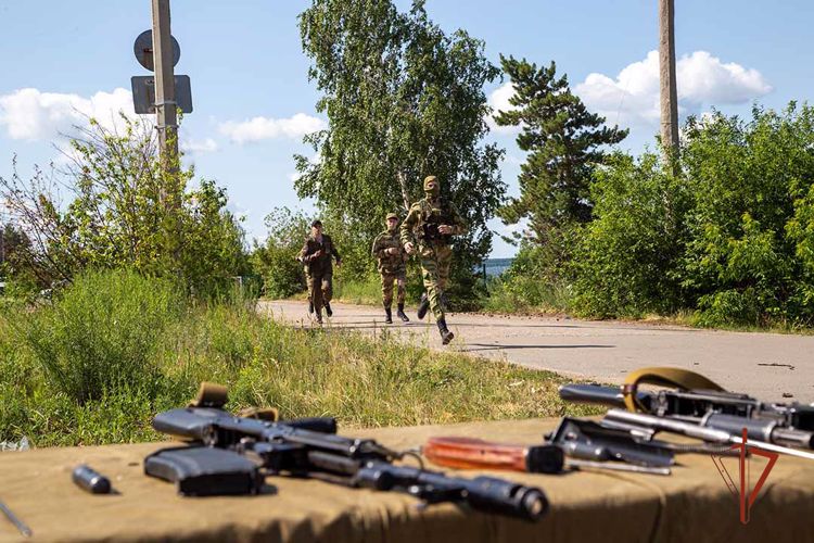 В Челябинске росгвардейцы приняли участие в проведении итоговых экзаменов для курсантов