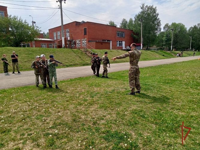 На Южном Урале сотрудники ведомства продолжают проводить мероприятия в рамках акции «Каникулы с Росгвардией»