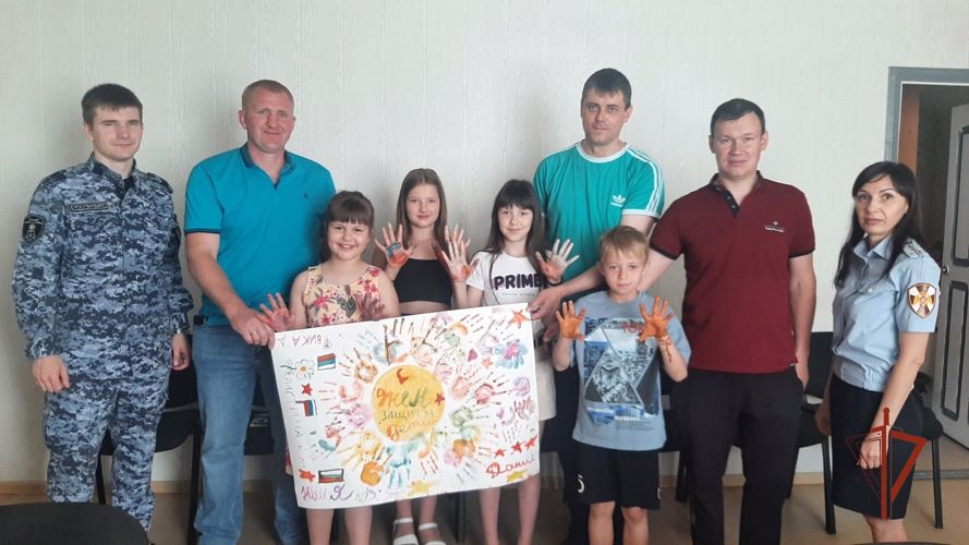 Росгвардейцы провели ряд мероприятий ко Дню защиты детей на Южном Урале