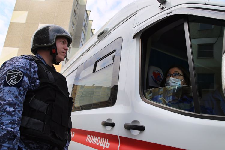 Росгвардейцы задержали подозреваемого в избиении сожительницы и угрожавшего расправой медикам 