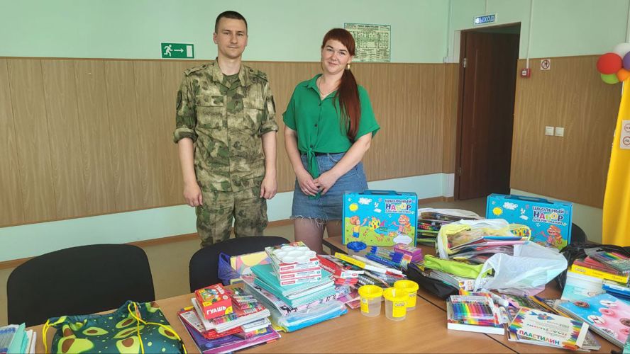 Росгвардейцы помогают семьям собрать детей в школу