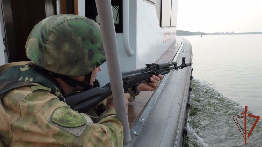 В Уральском округе Росгвардии прошел рейдовый сбор с дивизионом сторожевых катеров (видео)