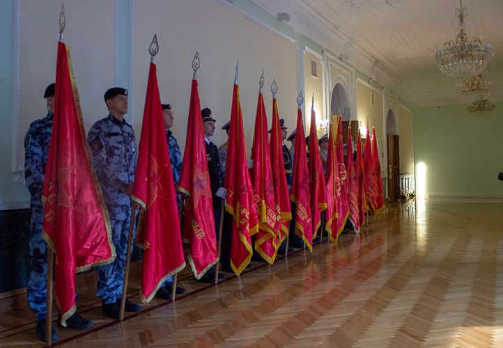В Челябинске росгвардейцы приняли участие во всероссийской патриотической эстафете памяти «Россия – страна Героев»