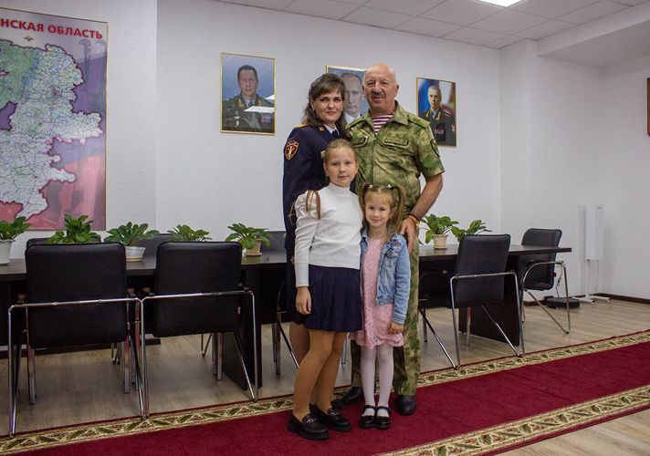 Росгвардейцы приняли участие в акции «Собери ребенка в школу»