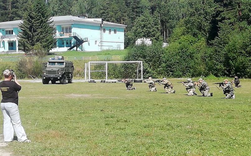 Бойцы ОМОН «Таганай» в рамках акции «Каникулы с Росгвардией» провели для своих подшефных зарницу