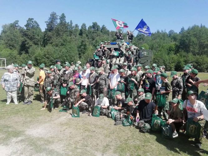 Бойцы ОМОН «Таганай» в рамках акции «Каникулы с Росгвардией» провели для своих подшефных зарницу