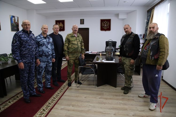 Музею территориального управления Росгвардии переданы огонь и земля с Мамаева кургана