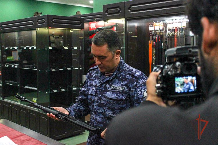 Челябинские журналисты познакомились с деятельностью Центра лицензионно-разрешительной работы