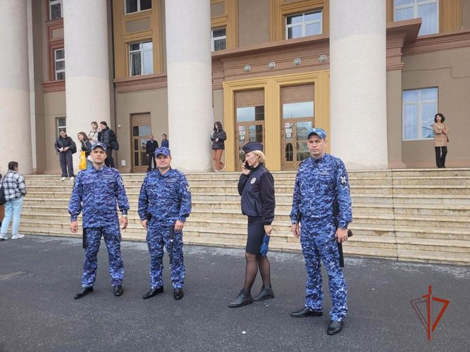 На Южном Урале росгвардейцы приняли участие в обеспечении безопасности при проведении Дня знаний
