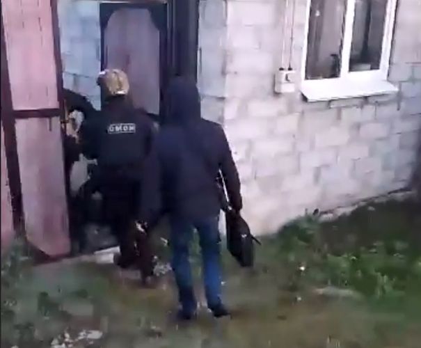 При содействии Росгвардии на Южном Урале задержаны подозреваемые в незаконном обороте оружия
