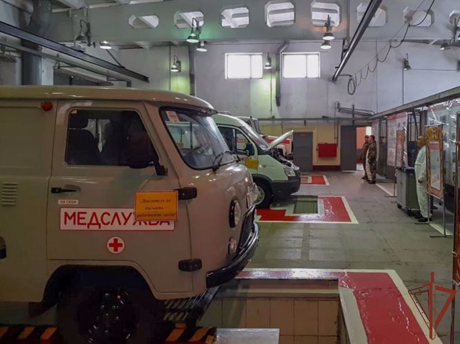 В Уральском округе Росгвардии начался перевод вооружения и техники на зимний период эксплуатации
