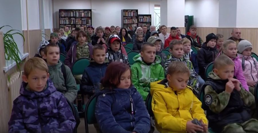 В Магнитогорске бойцы ОМОН провели экскурсию по базе для кадетов «Гвардейской смены»