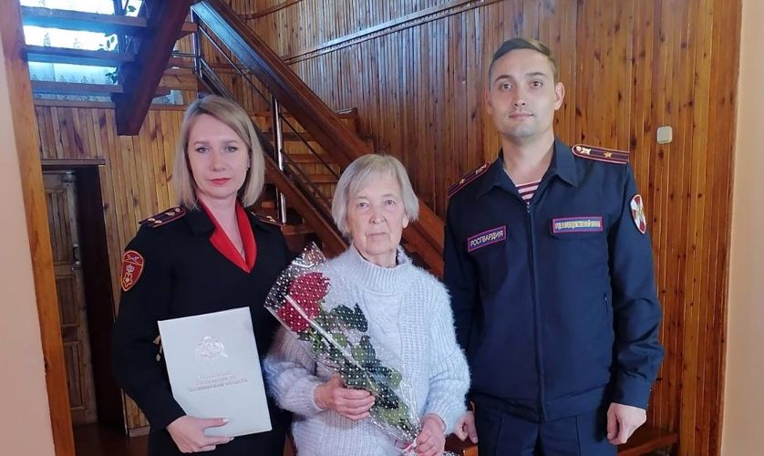 В преддверии дня вневедомственной охраны на Южном Урале представители ведомства навестили ветерана службы – лауреата Государственной премии СССР