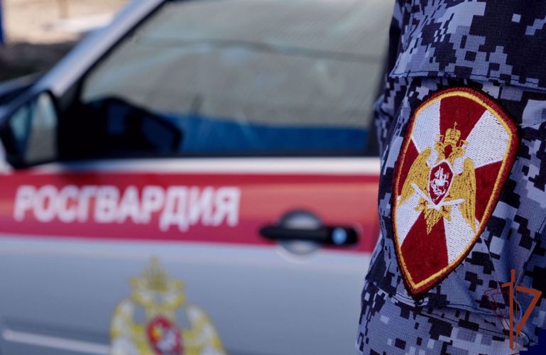 В Челябинске росгвардейцы задержали мужчину и женщину, подозреваемых в различных преступлениях